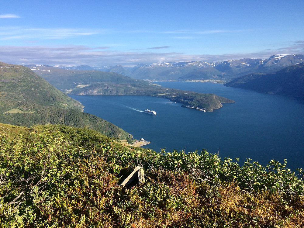 En sværing på retur som kom durende innover fjorden i dag tidlig før 0700