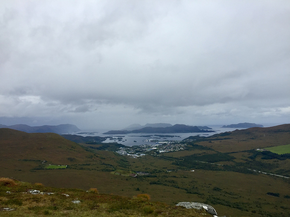 Hovdenakken 474 mot Ulsteinvik