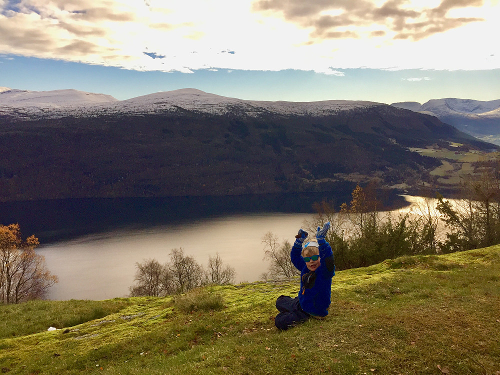 Utsikt over Nordfjorden mot Haugsvarden