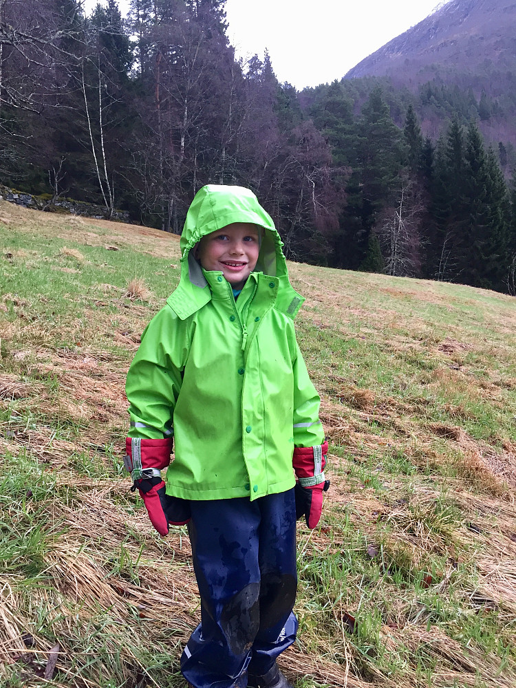 Tappert smil hos sliten gutt ...