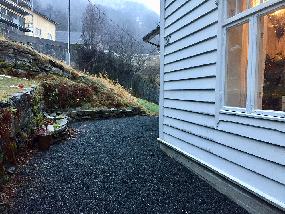 Ingen snø igjen i tunet i dag ..,