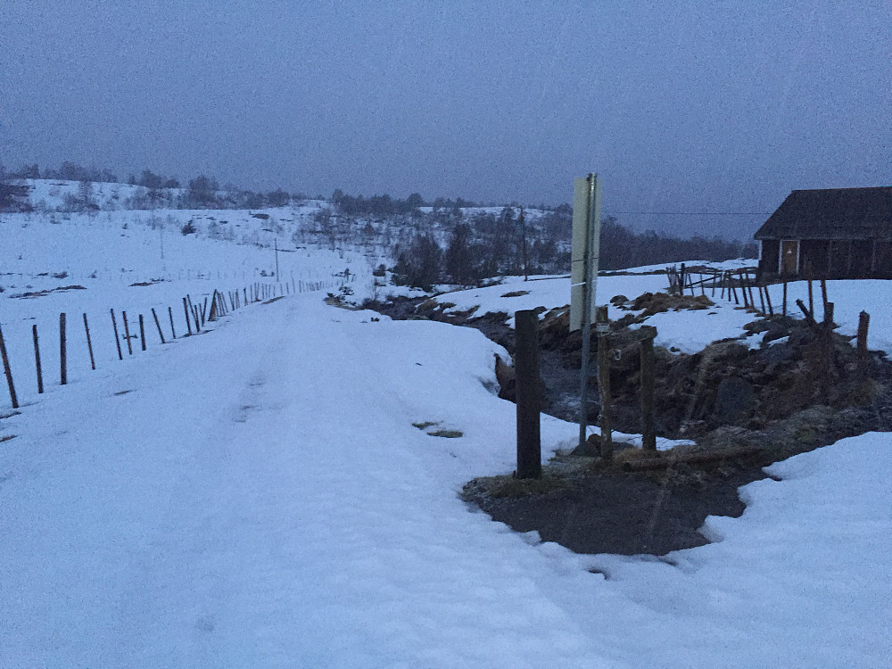 Regn i lufta , men på Lotsstøylen var det antydning til slaps . Kanskje det legger seg litt i høyden...? 