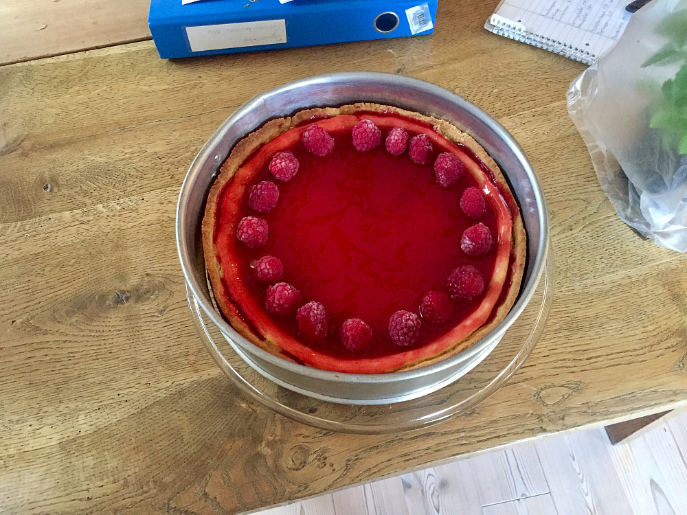 Kakebaking for konfirmasjon i morgen