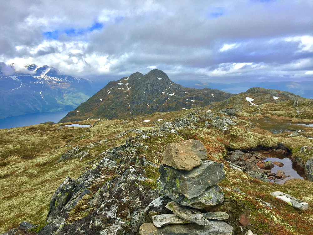 Eggene mot Trollenykjen/Svoradalsnibba