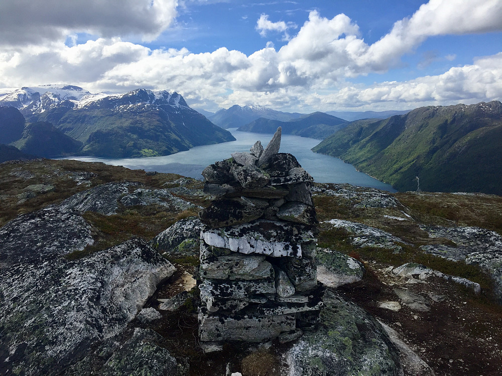 Flott vær med bikkjekaldt og stri vind. Hagl og sludd i byger som sneiet innom veldig kortvarig 