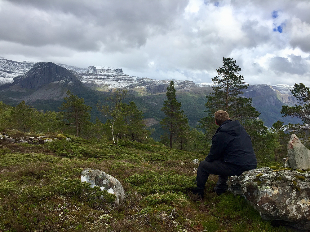 Flott utsikt mot Trollfjellet og Rikeloftet