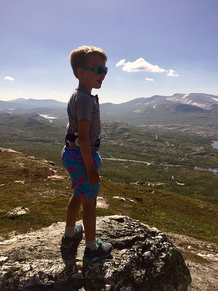 Kvelden ble avsluttet med en rotur på Nesjøen, hvor vi prøvde oss på fisking, men uten hell...