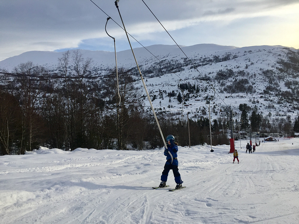 Første gang i heisen alene