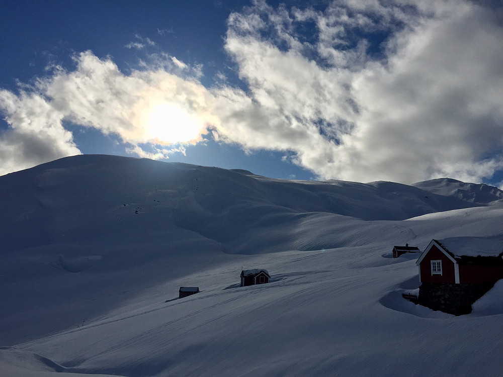 Herlig varmende sol i dag og blaut snø å løpe i