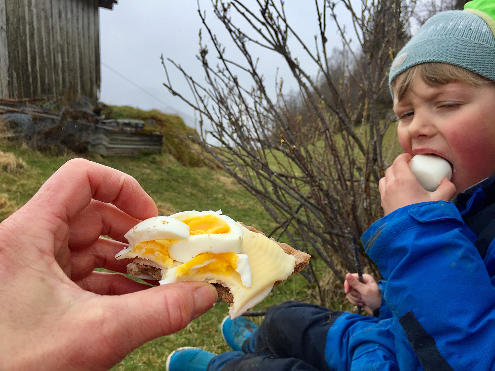 Indre Åsane og lunsj med egg må til påskedag !