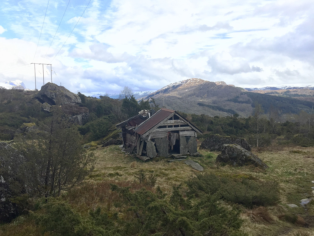 Litt slitent byggverk ved Bjergastølen