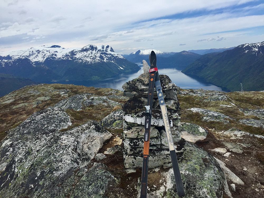 Ski på sekken til topps
