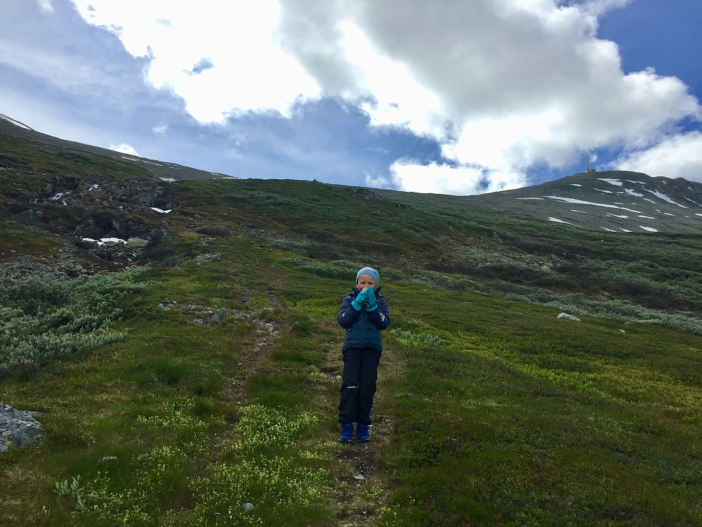 Fornøyd til tross for at han helst også ville følge banen nedover også... 