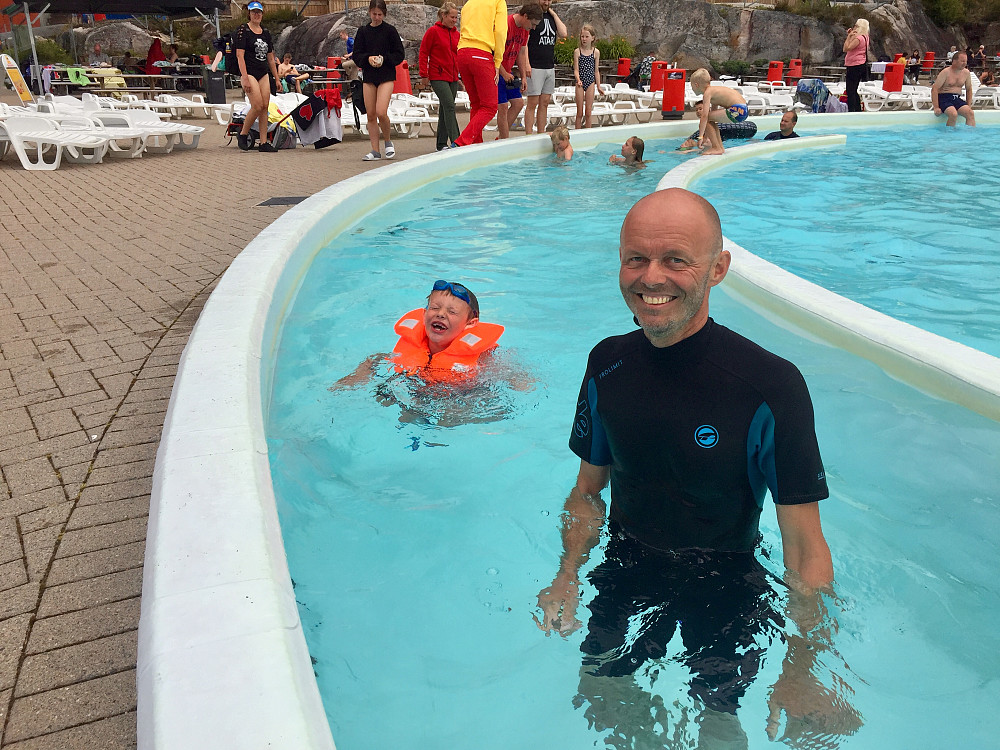 Ove setter opp et tappert smil :-)