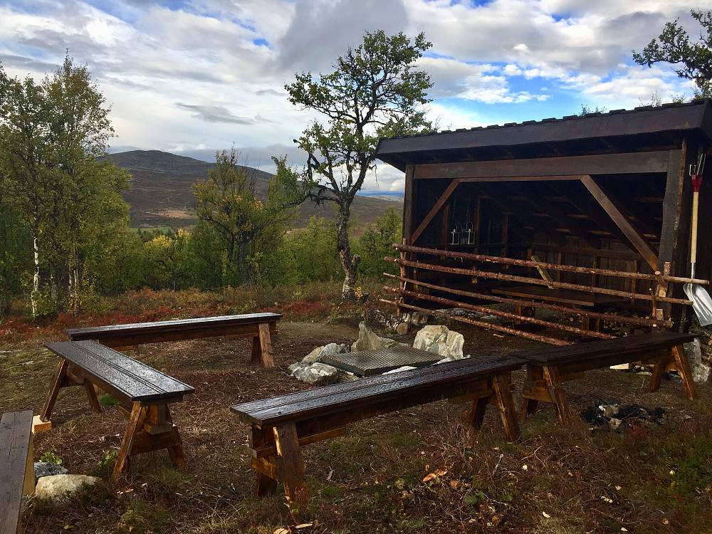 Den flotte og forseggjorte gapahuken,