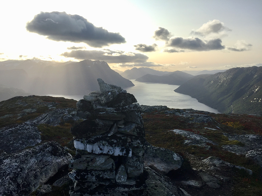 Flott med litt oppholdsvær, men fremdeles fryktelig sleipt og vått i marka!