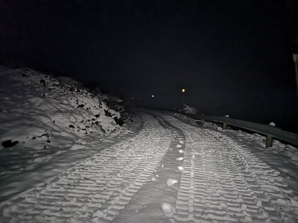 En merkedag når tråkkemaskina blir parkert ovenfor Lotsstøylen - hvilket betyr at vinteren er i anmarsj :-) 