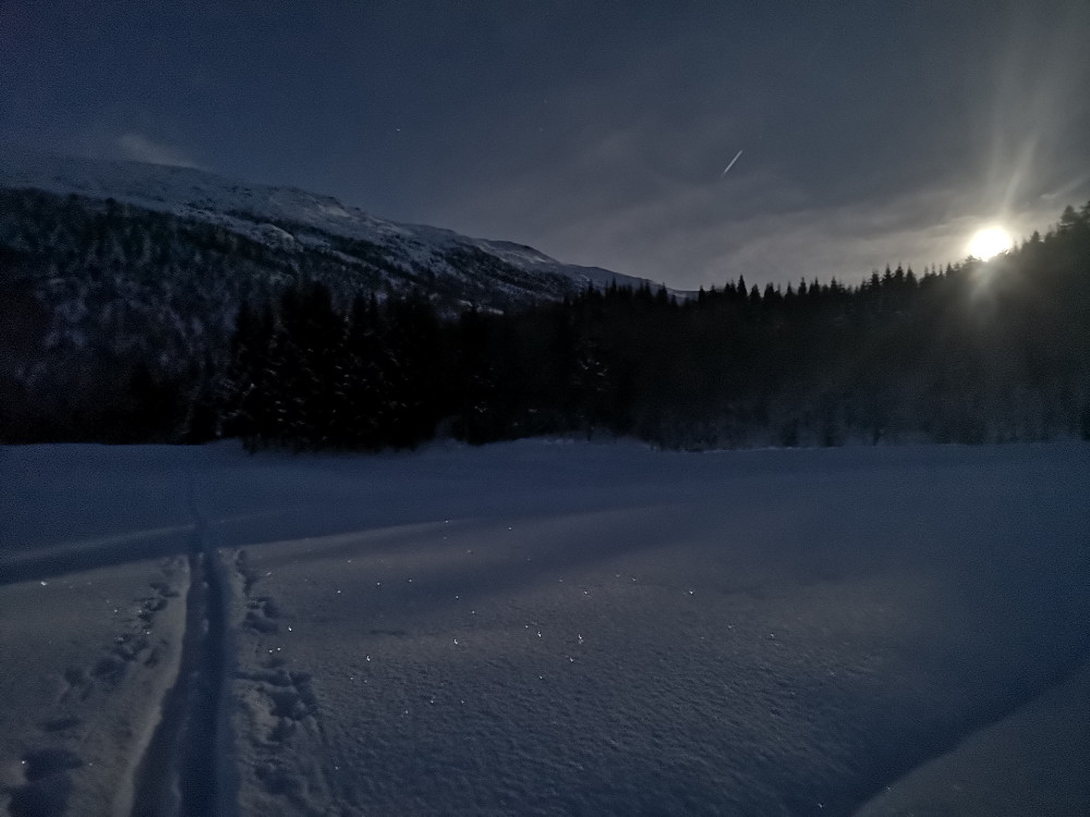 Litt senere start i dag en i går og litt senere oppgang av månen