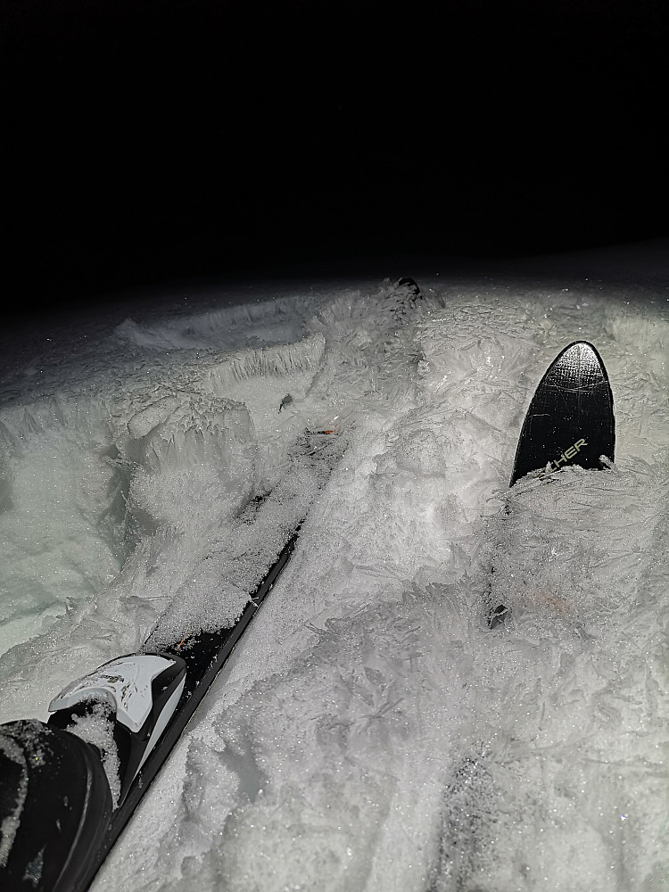 Deilig snøkrystaller på skia
