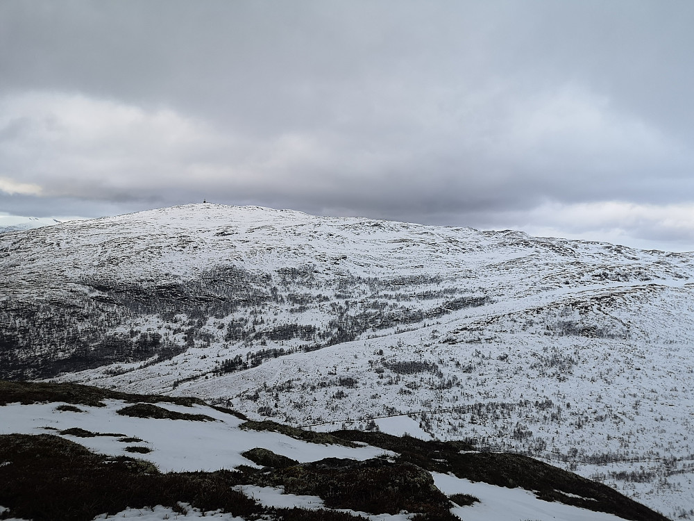 Lite snø fra Lotsstøylen og mot Sagetindane 