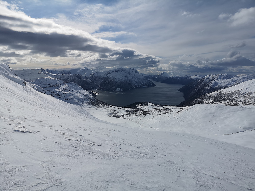 Klar for nedkjøringen via Kvitelvebakkane mot Lotsbergdalen 