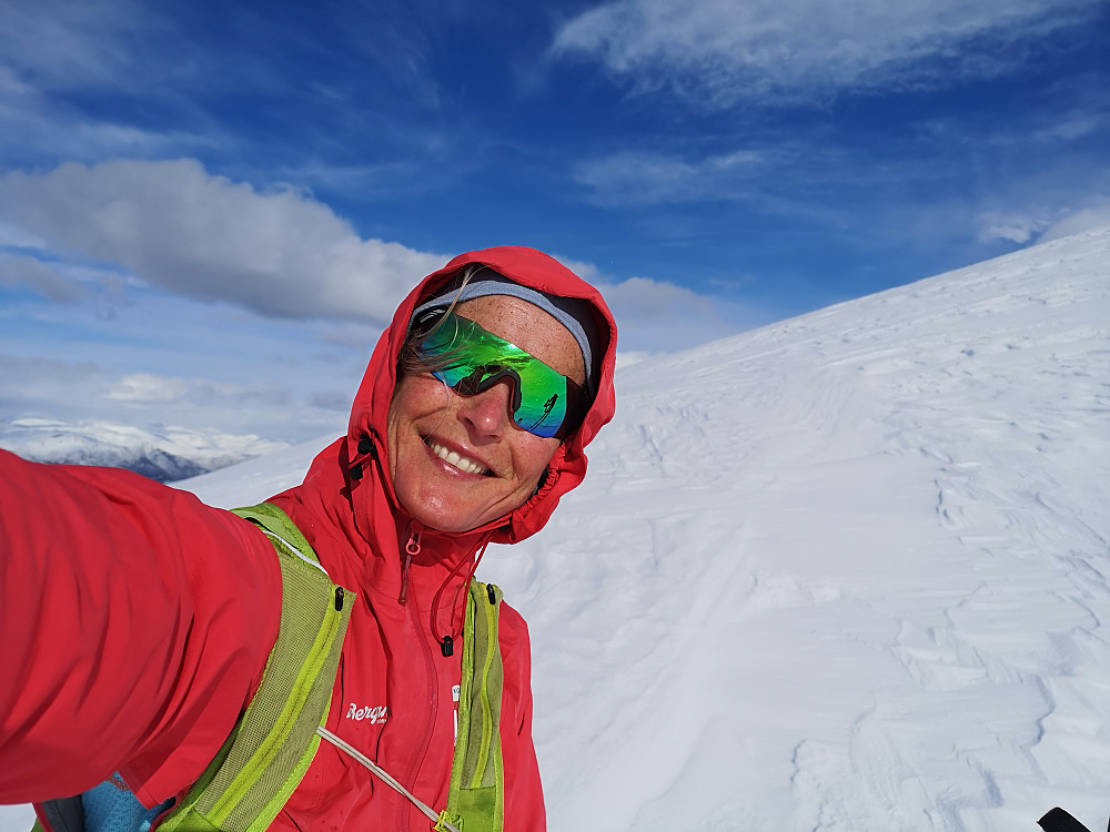 Klar for nedkjøringen via Kvitelvebakkane mot Lotsbergdalen 