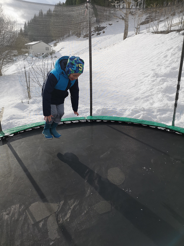 Kjekk trampolineøkt med Vinjar etter tur