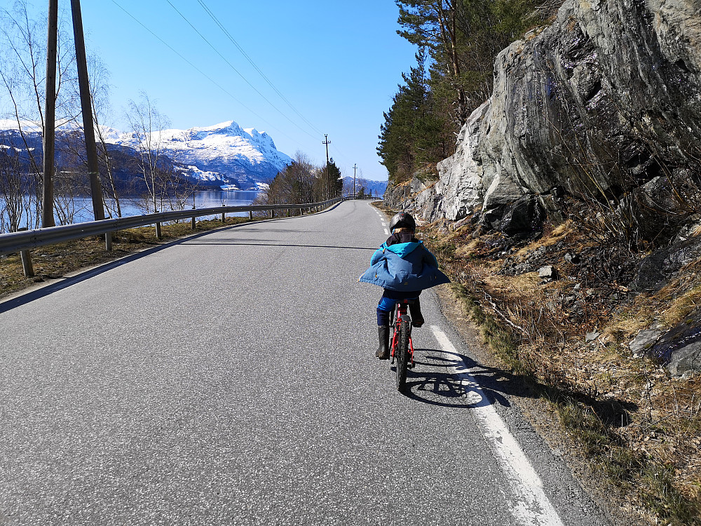 Sykkeltur utover mot Lote