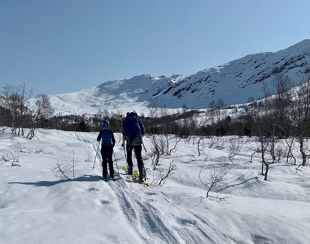 På vei oppover første del av Lotsbergdalen