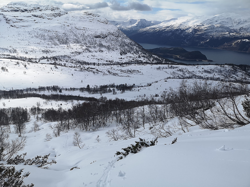 På vei oppover mot Sagetindane fra Lotsstøylen