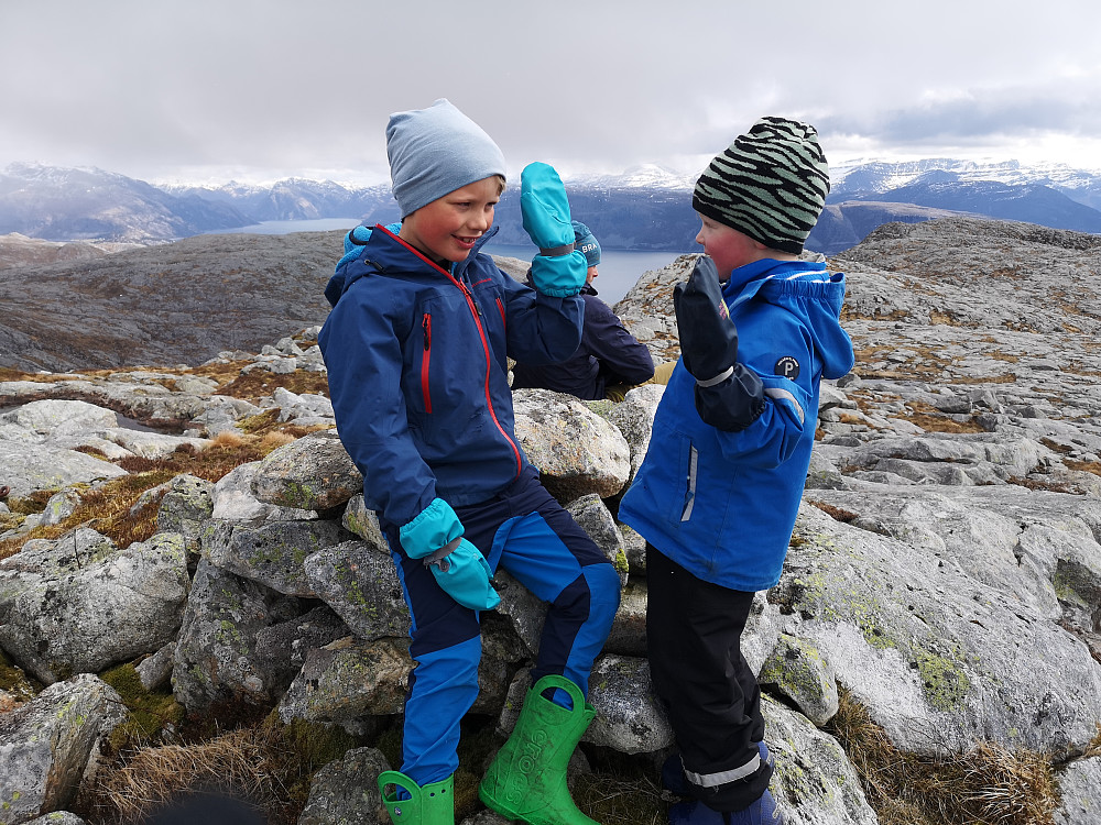Vinjar og Sam tar en high five :-)