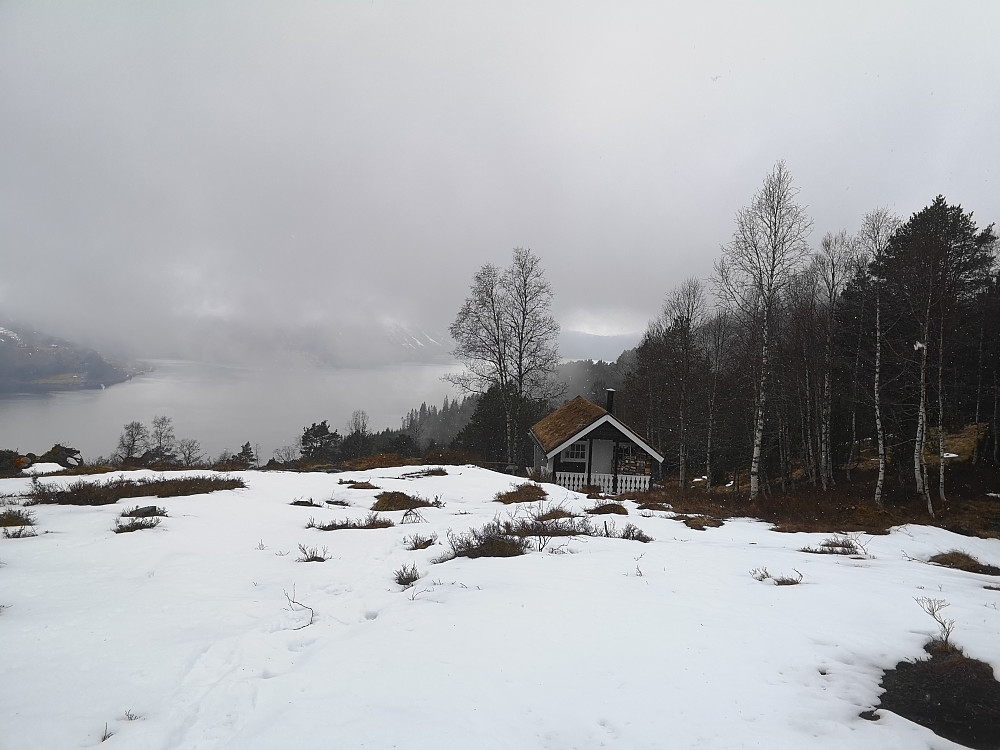 Litt snø igjen rundt selet ennå