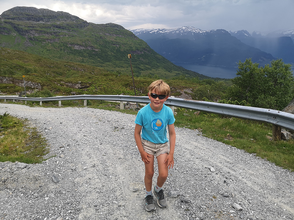 Mørke skyer beveger seg raskt innover 