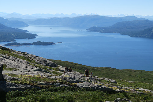 Nesten på toppen. Utsikt mot Halsafjorden. 