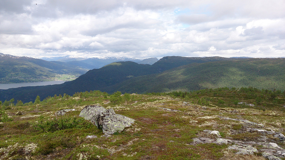 Towards Solvornnipa from Hesteggi. Molden can also be spotted in the background.