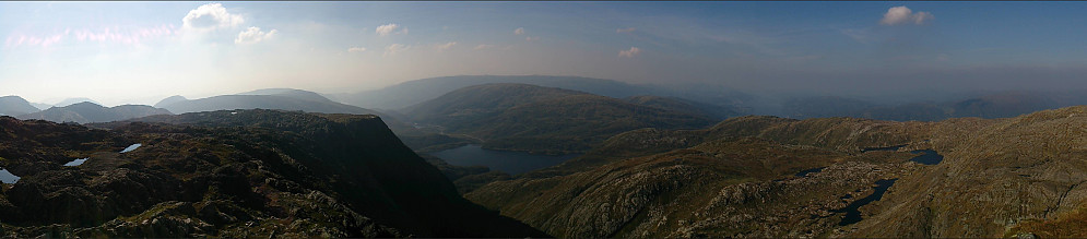 View from Gullfjelltoppen towards Svartavatnet