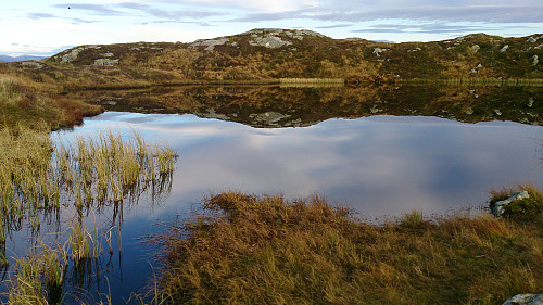 Small pond between Storfjellet and Vardegga
