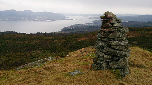 Cairn to the south of the summit