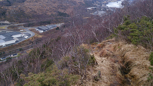 The trail going close to the steep cliff