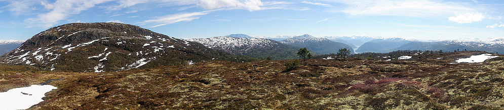 South from Skinarfjellet, Solvornnipa to the left