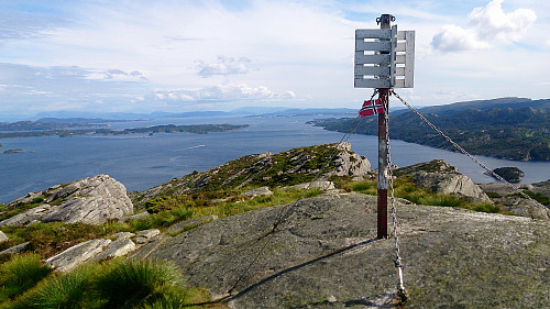 The summit of Haganesfjellet