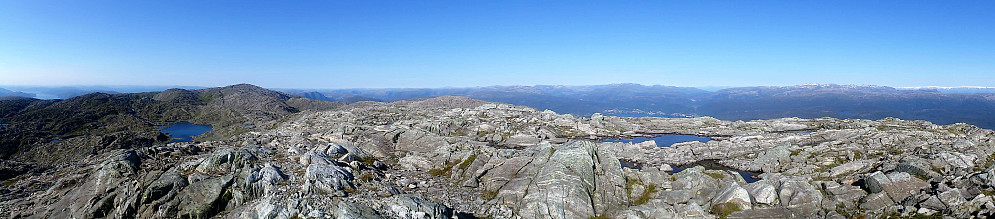 View from Søre Gullfjelltoppen with Gullfjelltoppen to the left