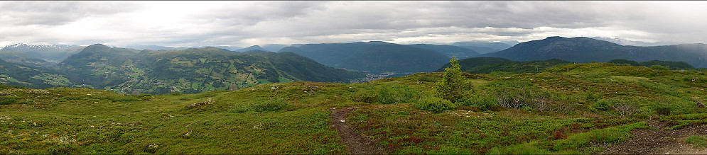 Southeast from Slakkafjellet