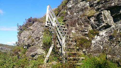 Staircase along the northeastern trail down from Førdesveten