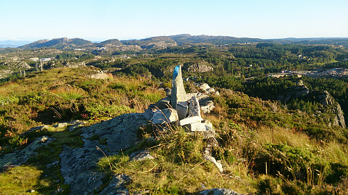 The cairn at Stortårnet with Førdesveten (and more) in the background