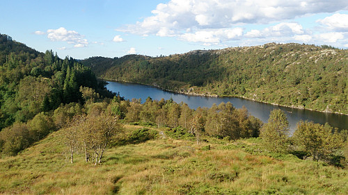 Askelandsvatnet. Såta is at the far end of the lake.