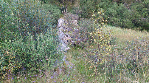 The old dam indicating the start of the trail towards Såta