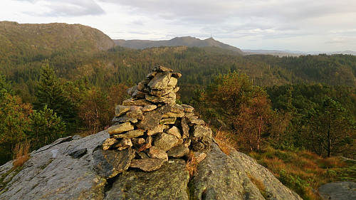 The cairn at Sandviksfjellet with Ulriken in the background