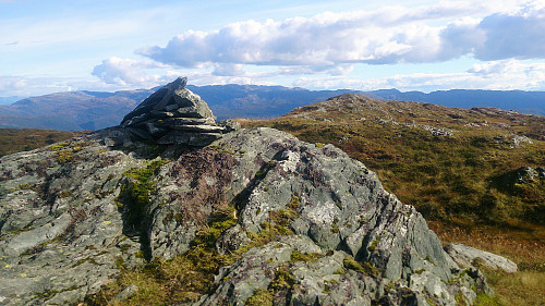 The cairn at Krånipa. The highest point in the background.