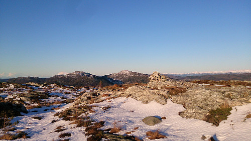 Cairn at Nukane with Høgstefjellet and Veten in the background
